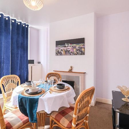 Lovely Large 2-Bed House With 2 Reception Rooms 阿瑟斯顿 外观 照片